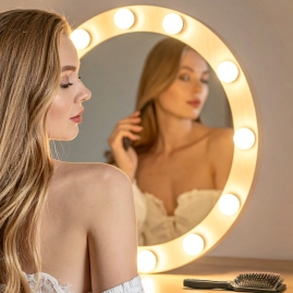 Zestaw LED 12 żarówek BUMI do lustra.