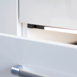 Glovia oprawa LED  idealna do oświetlenia szafek kuchennych