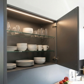 Glovia zastosowana w szafce meblowej